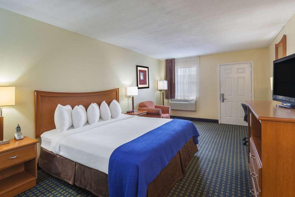 Travelodge By Wyndham Natchitoches Habitación foto