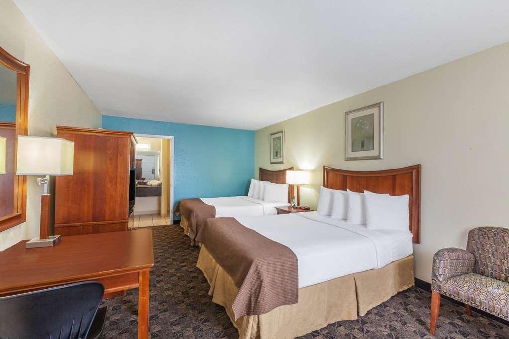 Travelodge By Wyndham Natchitoches Habitación foto