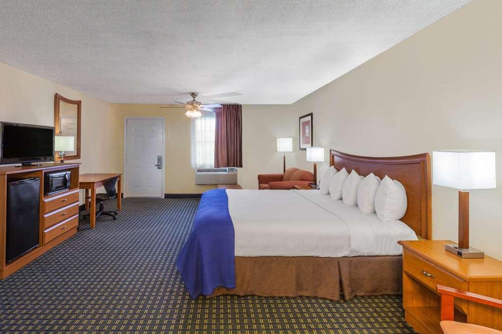 Travelodge By Wyndham Natchitoches Habitación foto