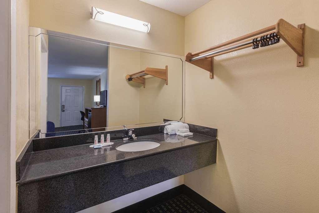 Travelodge By Wyndham Natchitoches Habitación foto