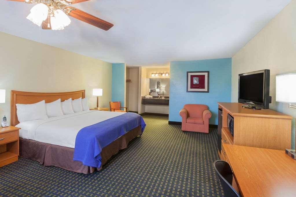 Travelodge By Wyndham Natchitoches Habitación foto